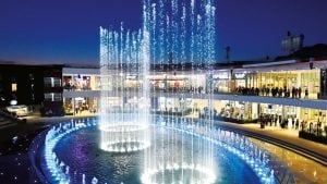 La fontana più grande d'Italia si trova a Pompei: conta 2mila getti d'acqua e oltre mille fari colorati