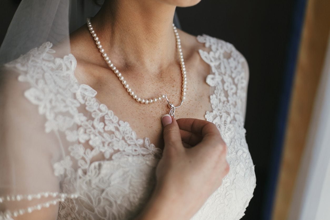 Le regole per la sposa nel giorno del matrimonio, Elisa Motterle: "Perle solo in un caso, scarpe blu superate"