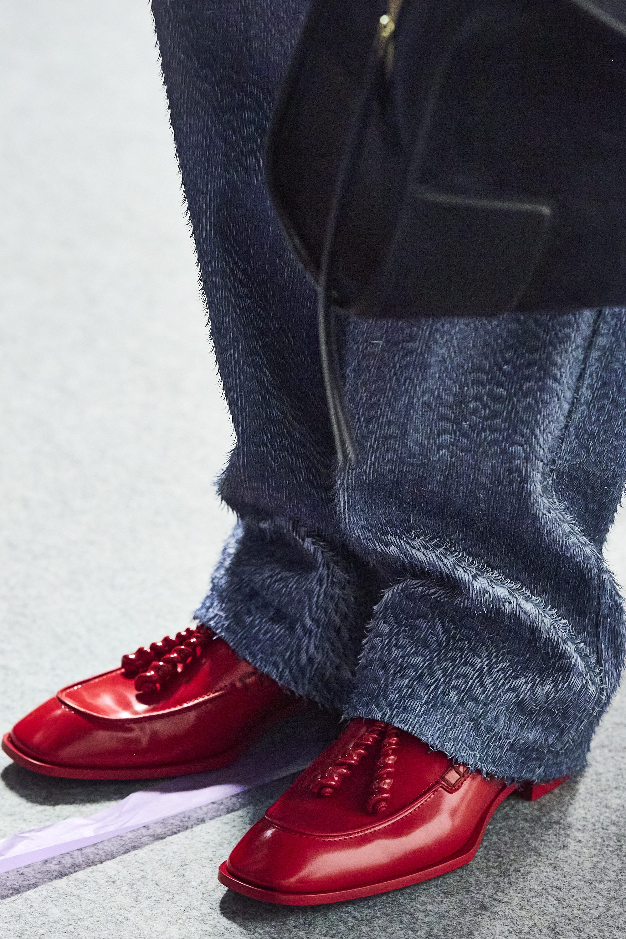 Mocassini in vernice rossa con nappine a ricciolo Loewe