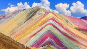 La montagna dei 7 colori è tra i luoghi più fotografati al mondo: dove si trova e come raggiungerla