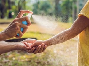 Citronella e bracciali antizanzare funzionano? Il dermatolog