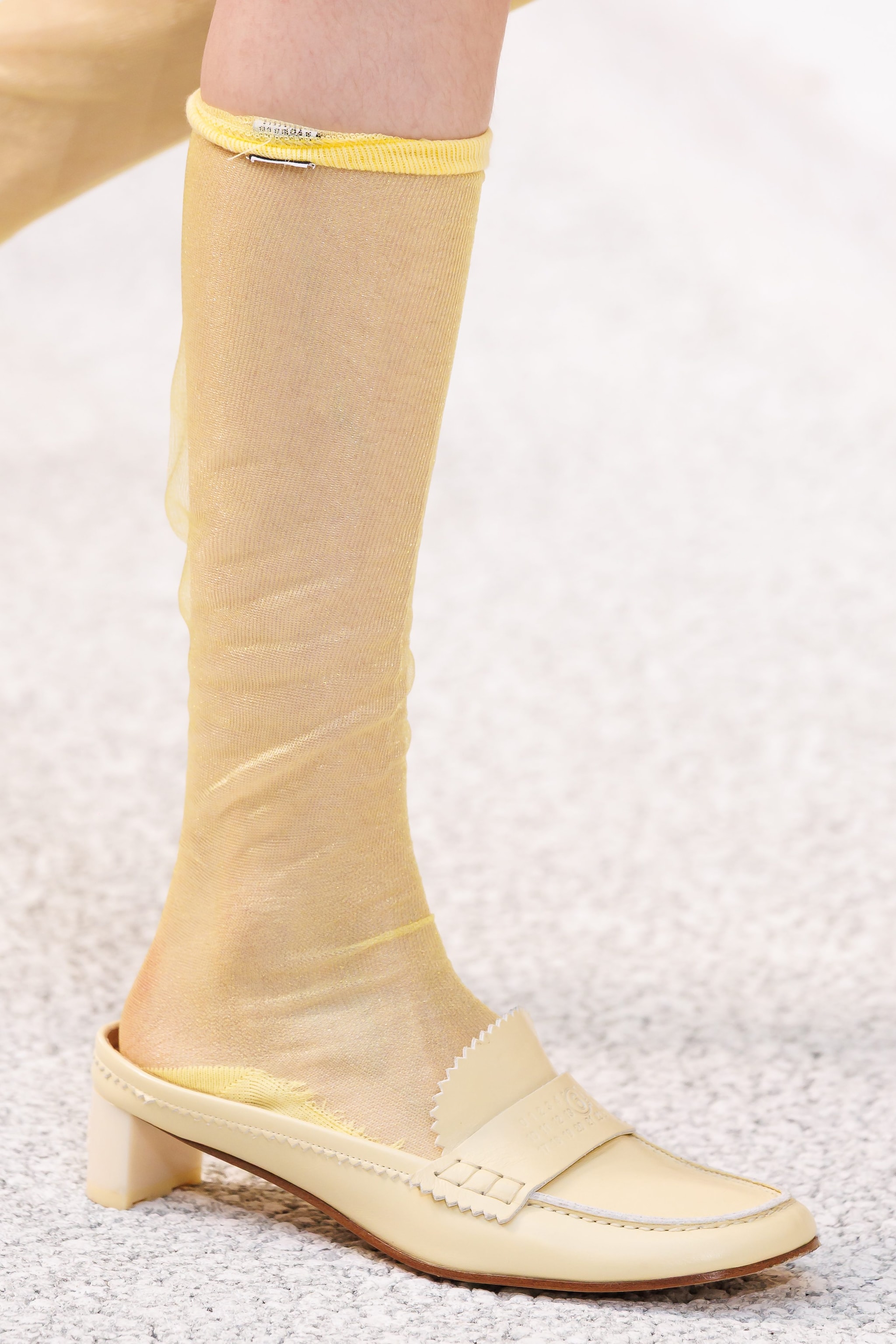 Mocassini sabot sulla passerella Primavera/Estate 2026 di MM6 Maison Margiela