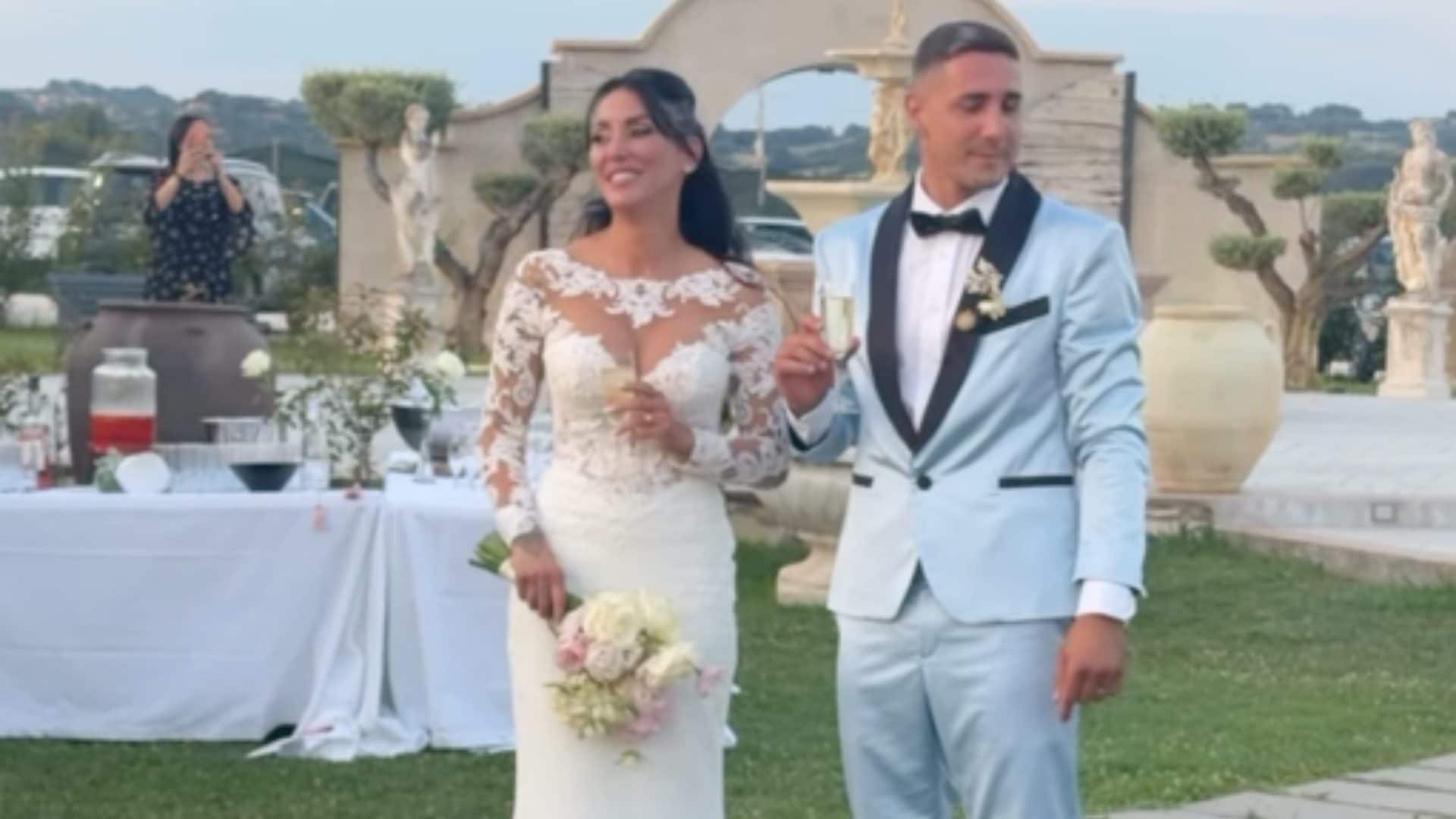 Il matrimonio di Selvaggia Roma e Luca Teti: due abiti bianchi per la sposa, uno a sirena e uno corto