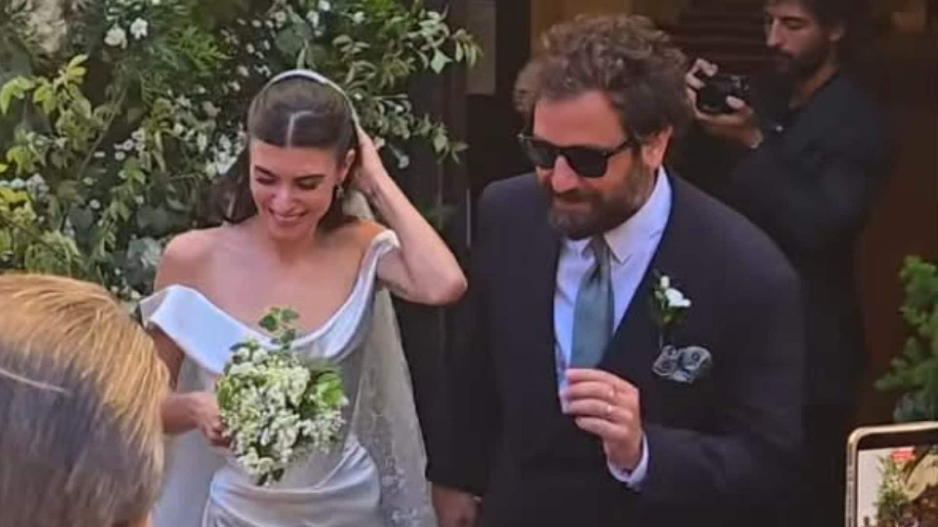 Il matrimonio di Tommaso Paradiso e Carolina Sansoni: gli sposi vestono coordinati con doppio look