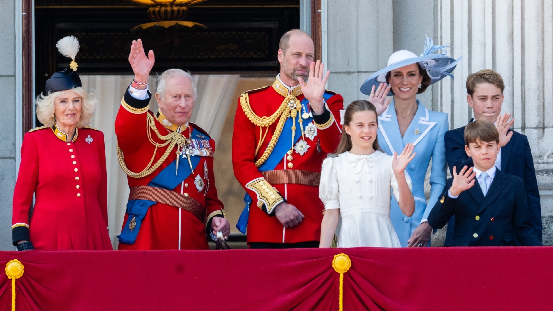 Trooping the Colour, il balcone di Buckingham Palace è semi-vuoto: è una scelta di re Carlo