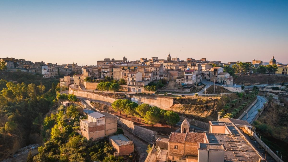 Vista di Mazzarino all’alba, Caltanissetta, Sicilia