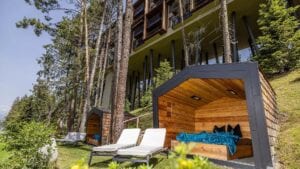 Glamping, case sull'albero e skyview per vedere le stelle, i posti più originali per una vacanza al fresco