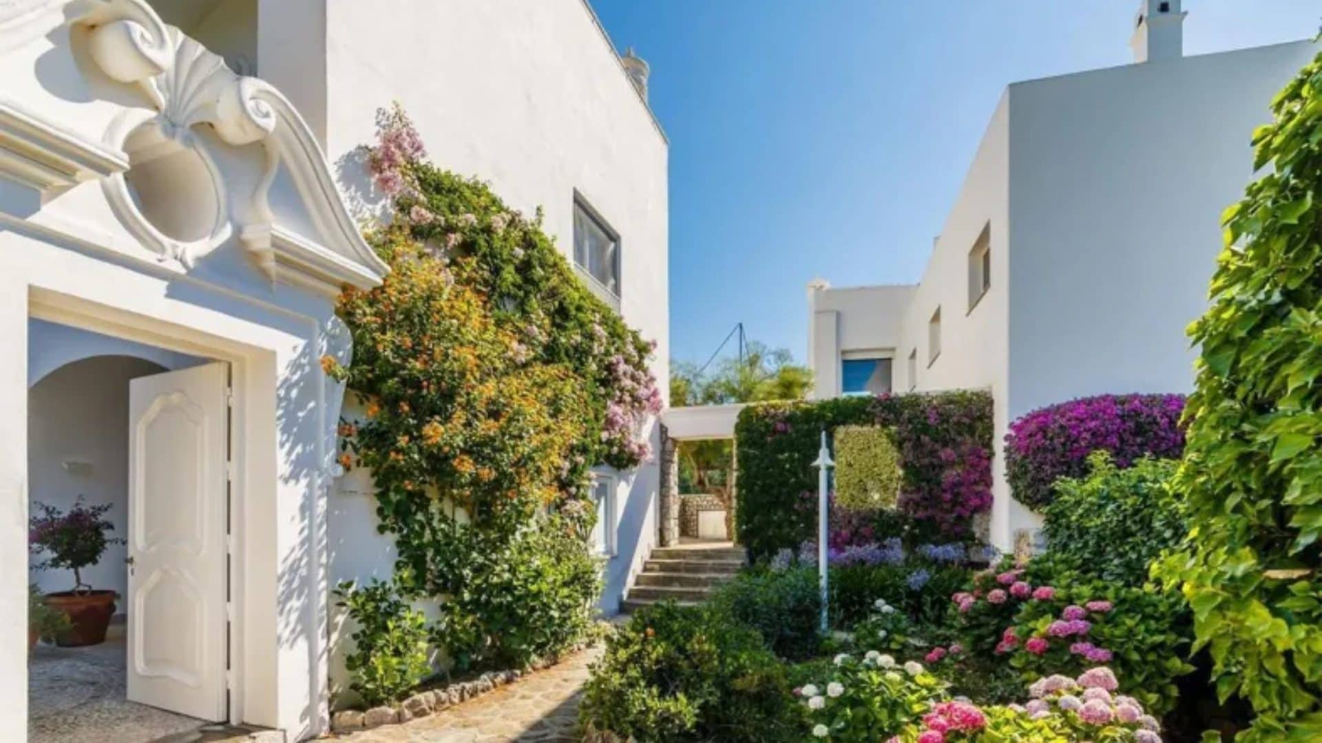 Ingresso di Villa Bragaglia, foto di Ansa