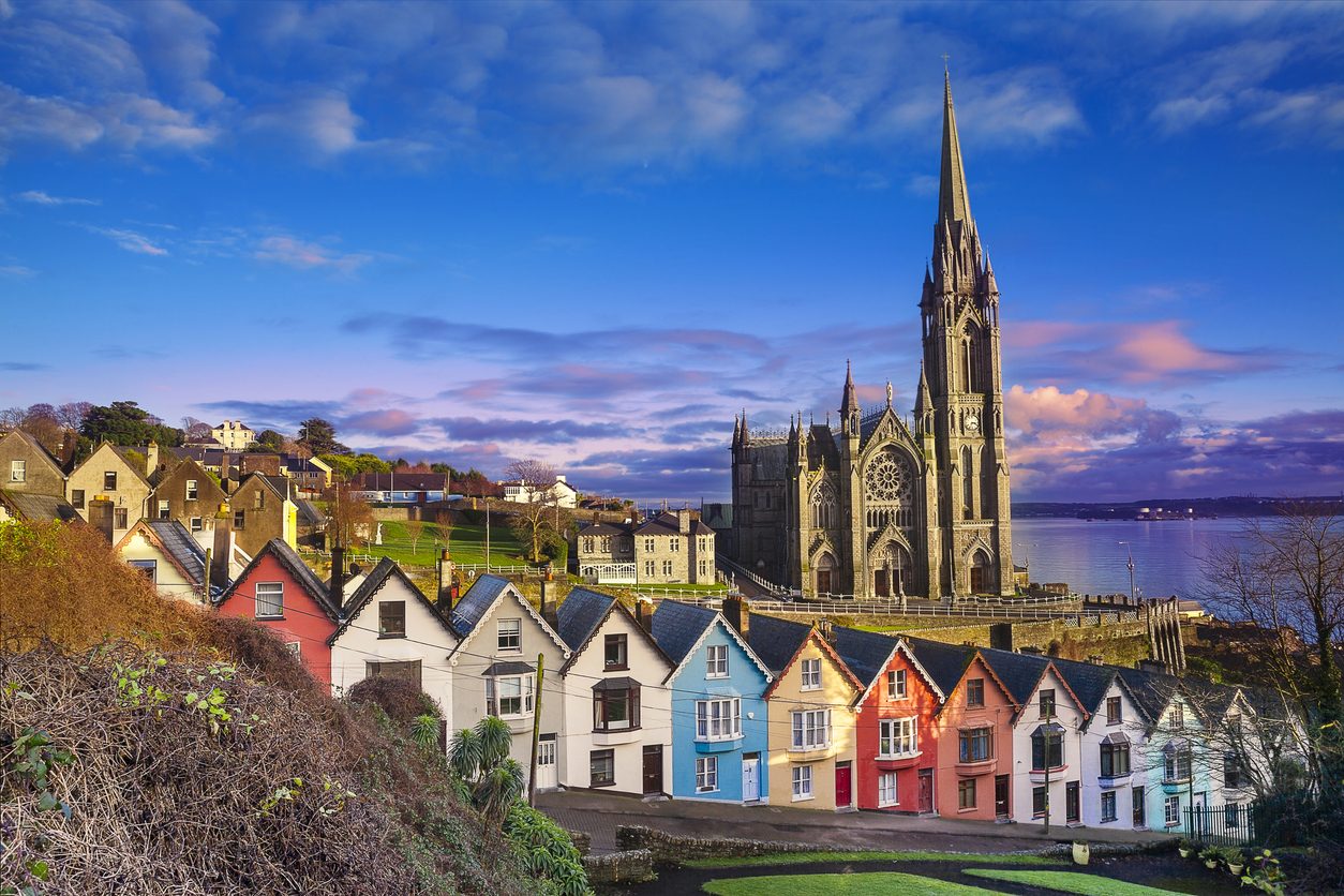Le case e la cattedrale di Cobh