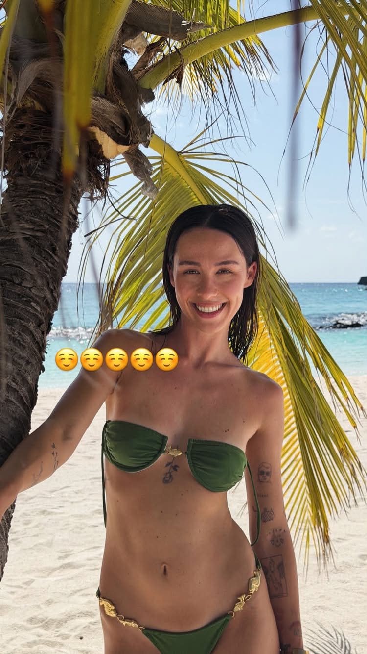 Aurora Ramazzotti in bikini alle Maldive