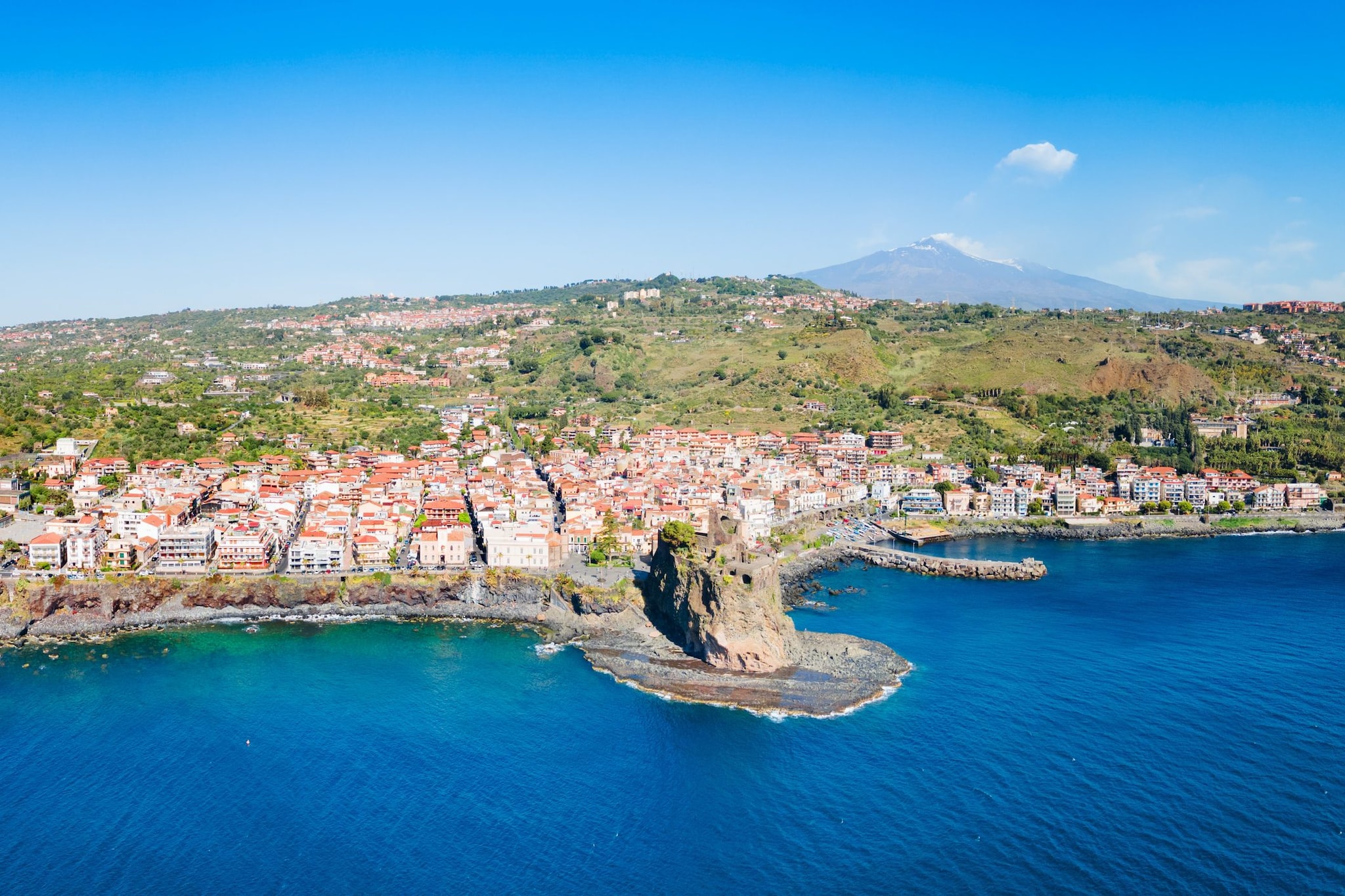 Allerta alga tossica in Sicilia ad Aci Castello: le raccomandazioni da mettere in pratica per tutelare la salute