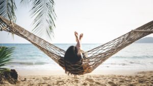 Dormire sull'amaca, il rimedio anti-caldo più antico della storia