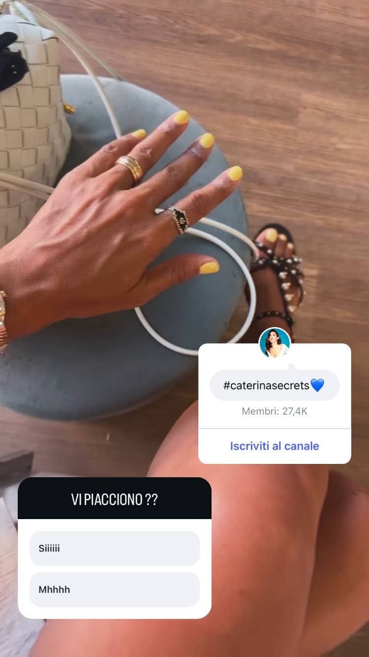 La manicure gialla di Caterina Balivo