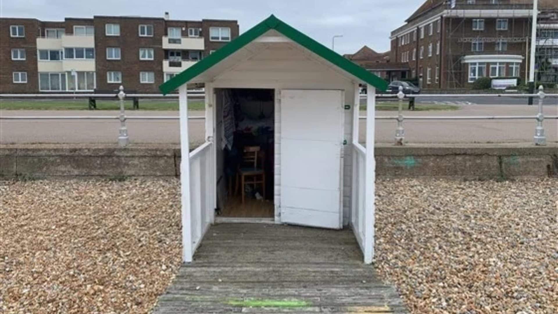 Per comprare una capanna sulla spiaggia servono 40mila euro (ma non ci sono letto e bagno)