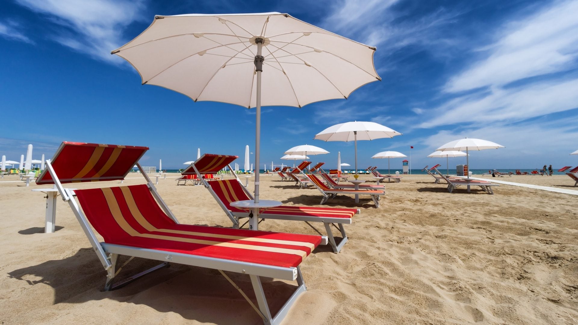 Caro vacanze, nell'estate 2026 per una giornata al mare servono oltre 100 euro