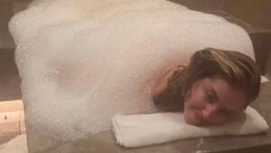 Chiara Ferragni ricoperta di schiuma in una spa: come funziona e a cosa serva il massaggio hammam