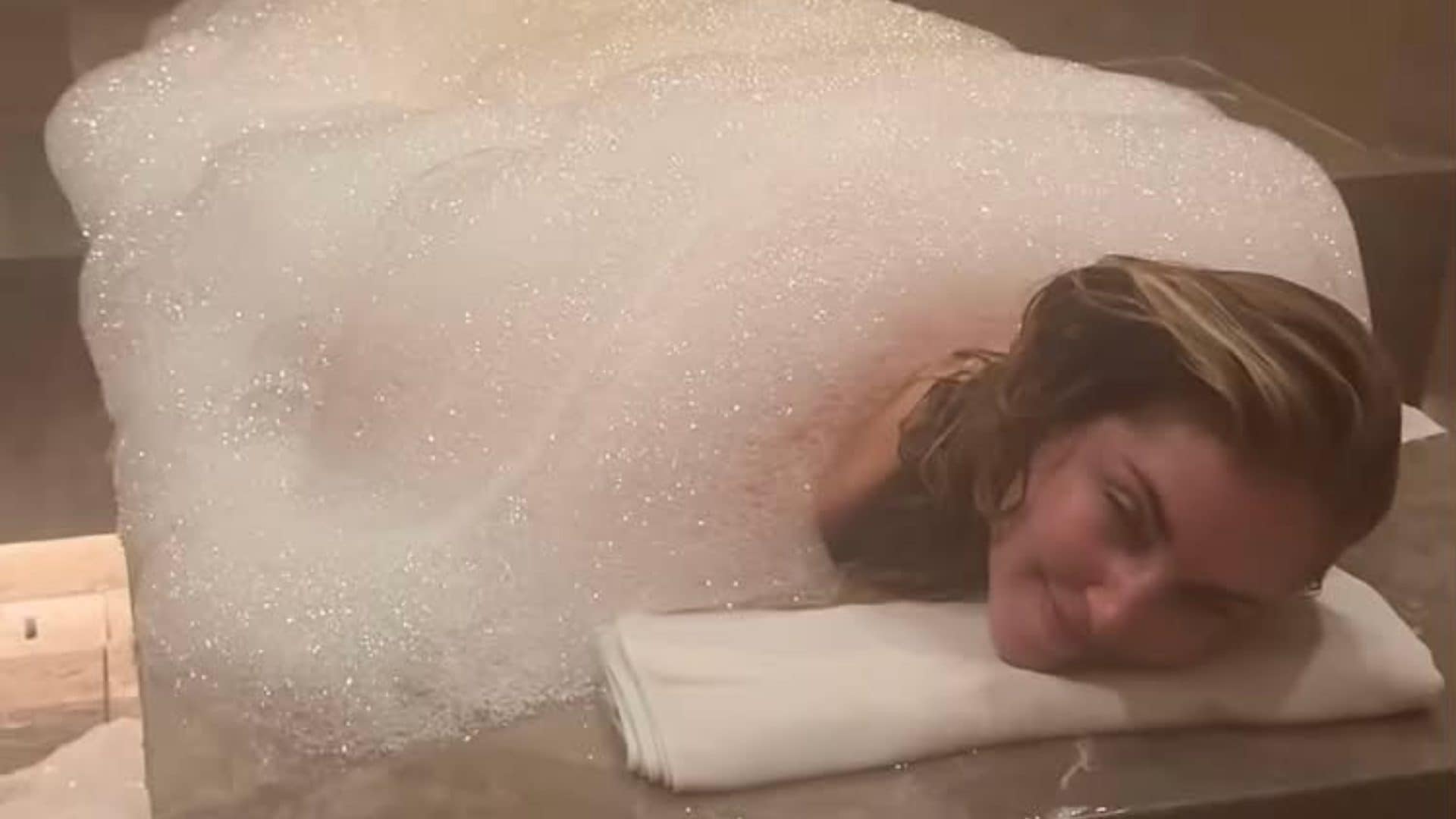 Chiara Ferragni ricoperta di schiuma in una spa: come funziona e a cosa serva il massaggio hammam
