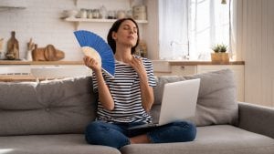 Il metodo della ventilazione incrociata per combattere il caldo senza usare l'aria condizionata