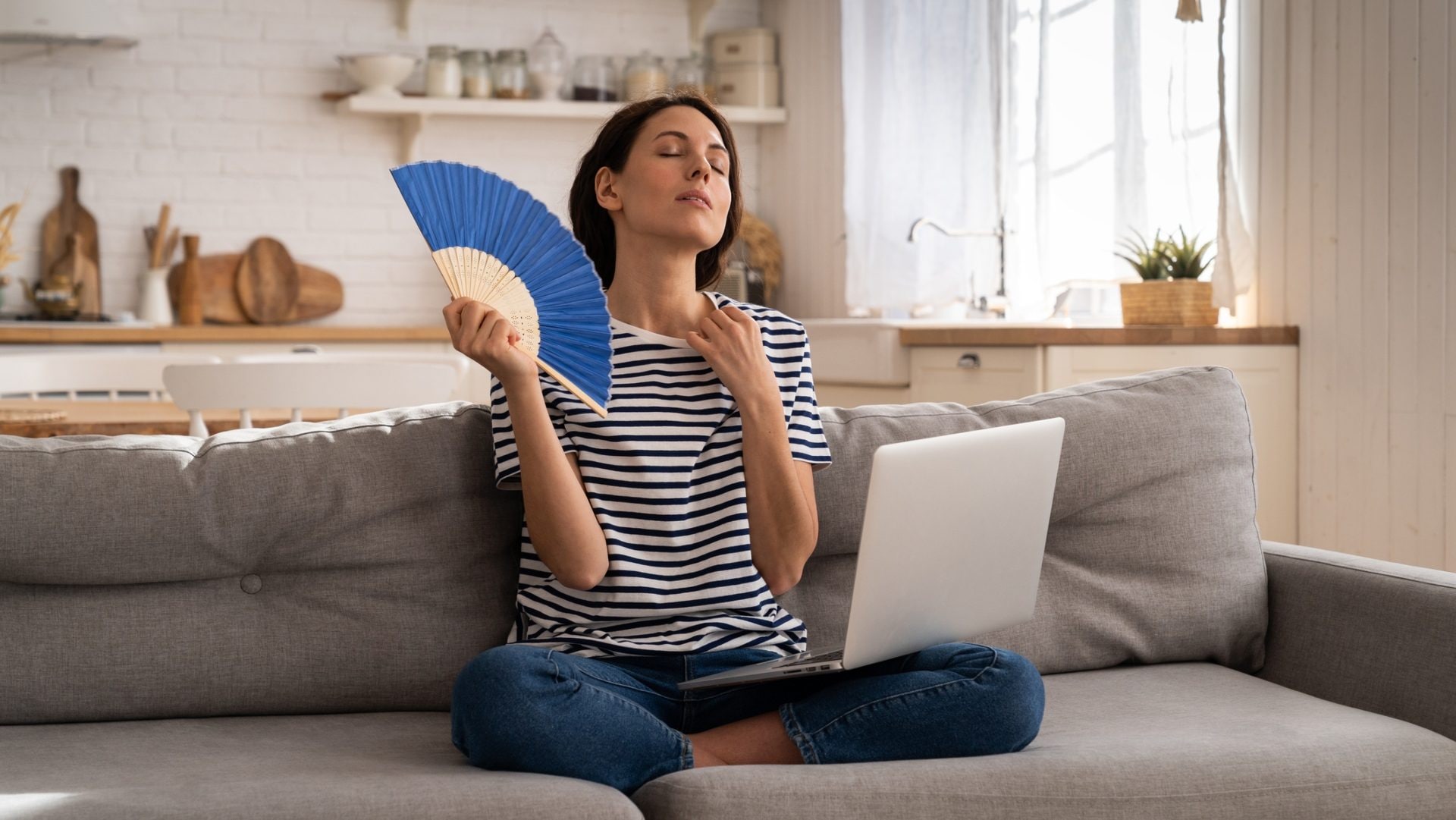 Il metodo della ventilazione incrociata per combattere il caldo senza usare l'aria condizionata
