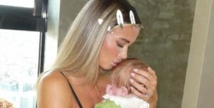 I Mondiali di Diletta Leotta, tra lavoro e maternità: si prepara in camerino col figlio Leonardo nato a maggio