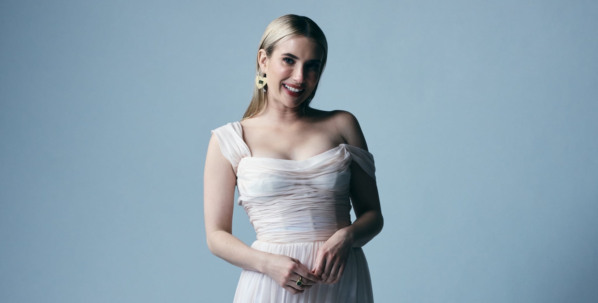 Il matrimonio di Emma Roberts, due abiti da sposa su misura: cerimonia in bianco, party in nero