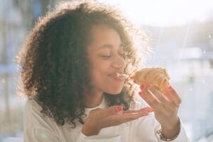 Perché dopo aver fatto colazione ho di nuovo fame? La nutrizionista Grieco "Colpa di zuccheri e farine"