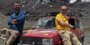 Davide e Riccardo girano il mondo su una Panda del 1989: "In Africa l'abbiamo caricata di latte per un orfanotrofio"