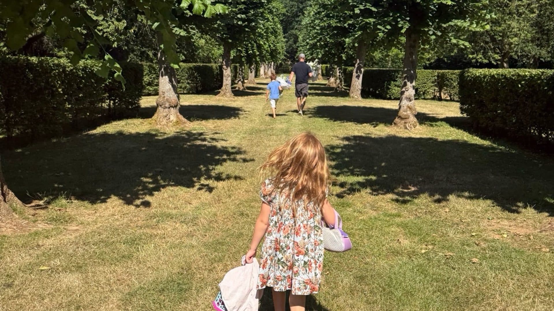 Harry e Meghan in vacanza con Archie e Lilibet: hanno visitato la casa d'infanzia della principessa Diana