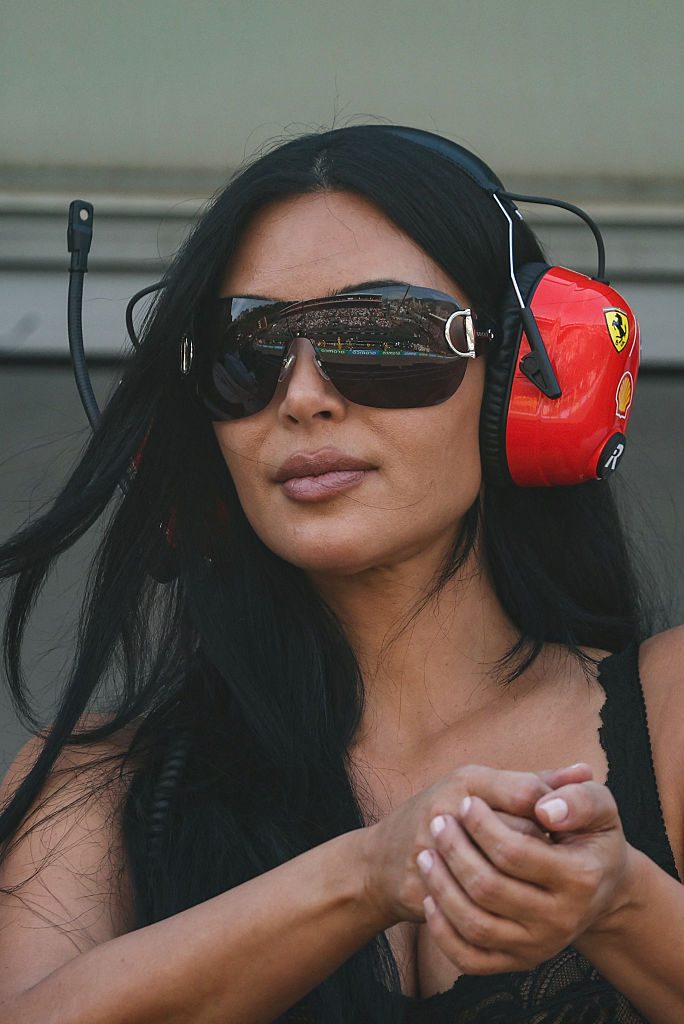 Kim Kardashian al Gran Premio di Monaco con occhiali Gucci
