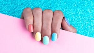 Ice Cream Nails, la manicure dell'estate 2026 si ispira ai colori del gelato