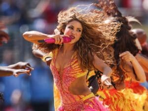 L'abito gioiello di Shakira per la finale mondiale