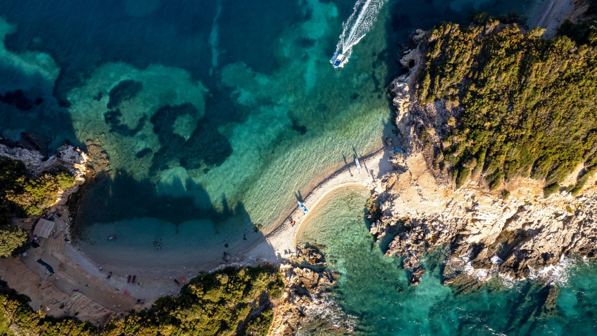 Vacanze last minute a Ferragosto: 5 mete dove volo e hotel costano meno di 500 euro
