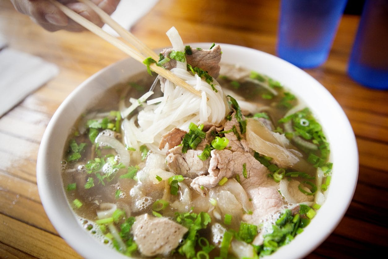 Il migliore street food del mondo si mangia in Vietnam: nella classifica di Time Out nessuna italiana, domina l'Asia