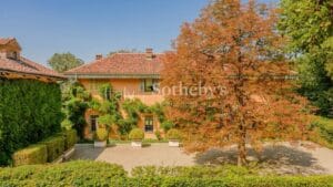 La reggia degli Agnelli è in vendita: villa Frescot ha 15 bagni e un enorme parco con vista