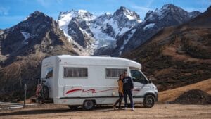 Daniela e Dario vivono in camper e girano il mondo: "Fino al giovedì stiamo fermi per lavorare, poi esploriamo"