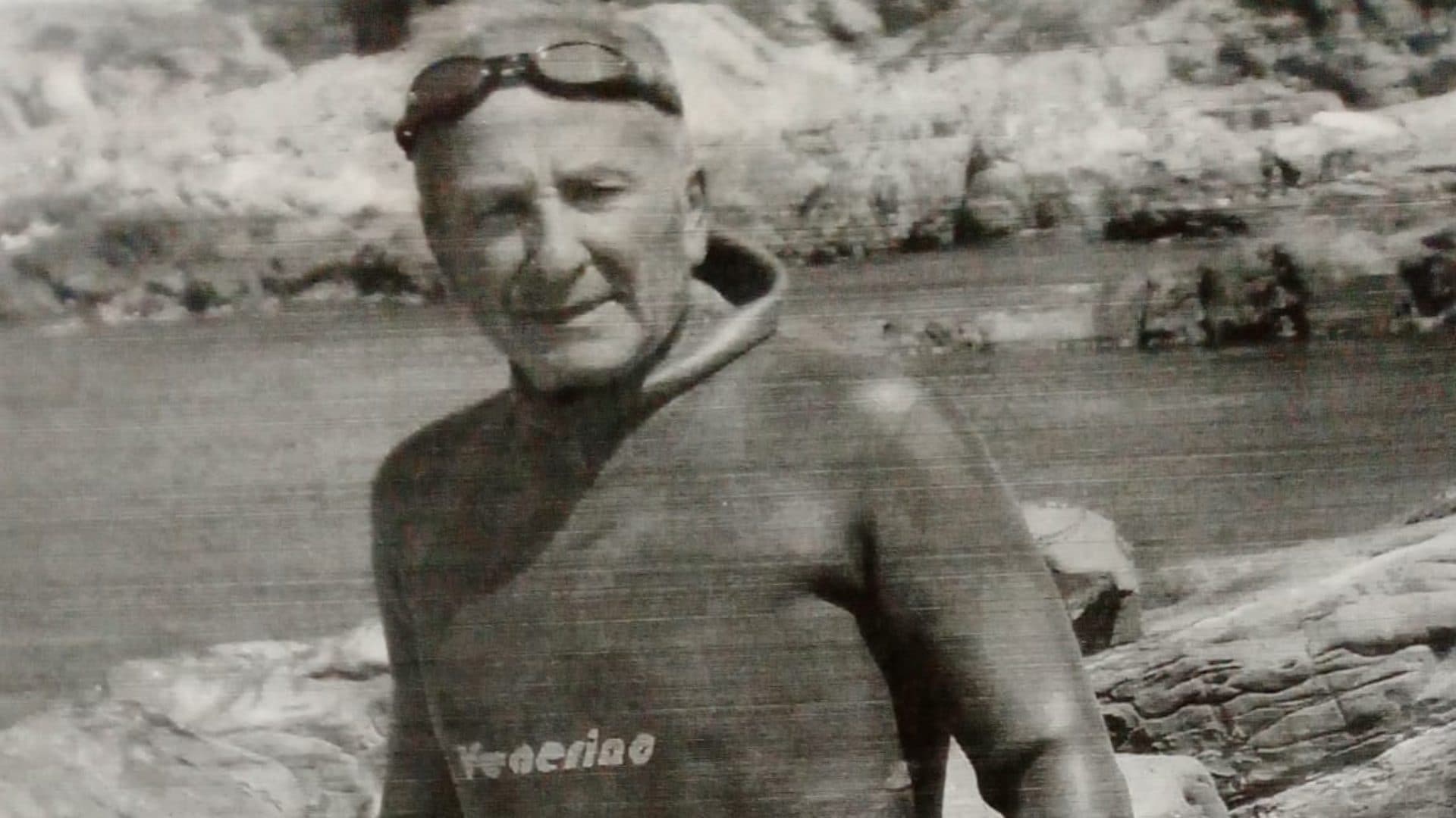 “Per arrivare bisogna crederci”, nel 1989 Venerino attraversò a nuoto da solo le Bocche di Bonifacio