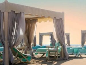 Analisi dei costi elevati nei beach club italiani