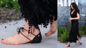 Margaret Qualley con le scarpe invisibili che coprono solo il tallone: dire minimal è dire poco