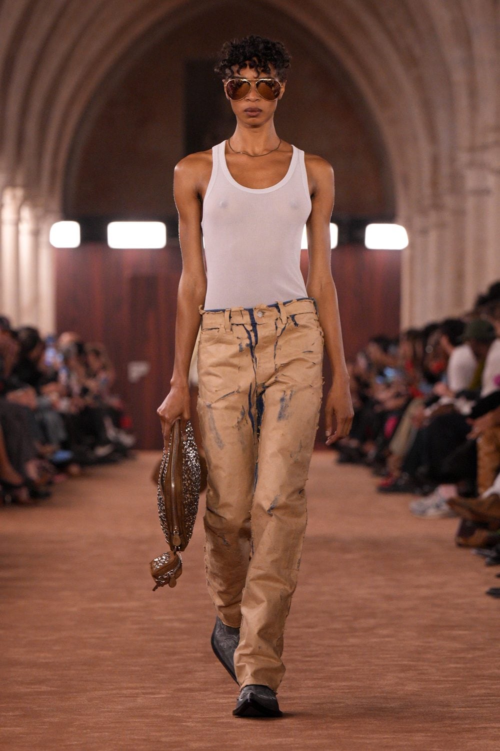 Look con canotta bianca Acne Studios