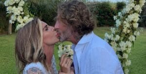 Il matrimonio di Guendalina Canessa e Eros: abito da sposa a sirena con maxi scollatura e cristalli
