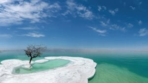 L'isola di sale nel mezzo del Mar Morto è tra i luoghi più Instagrammabili al mondo