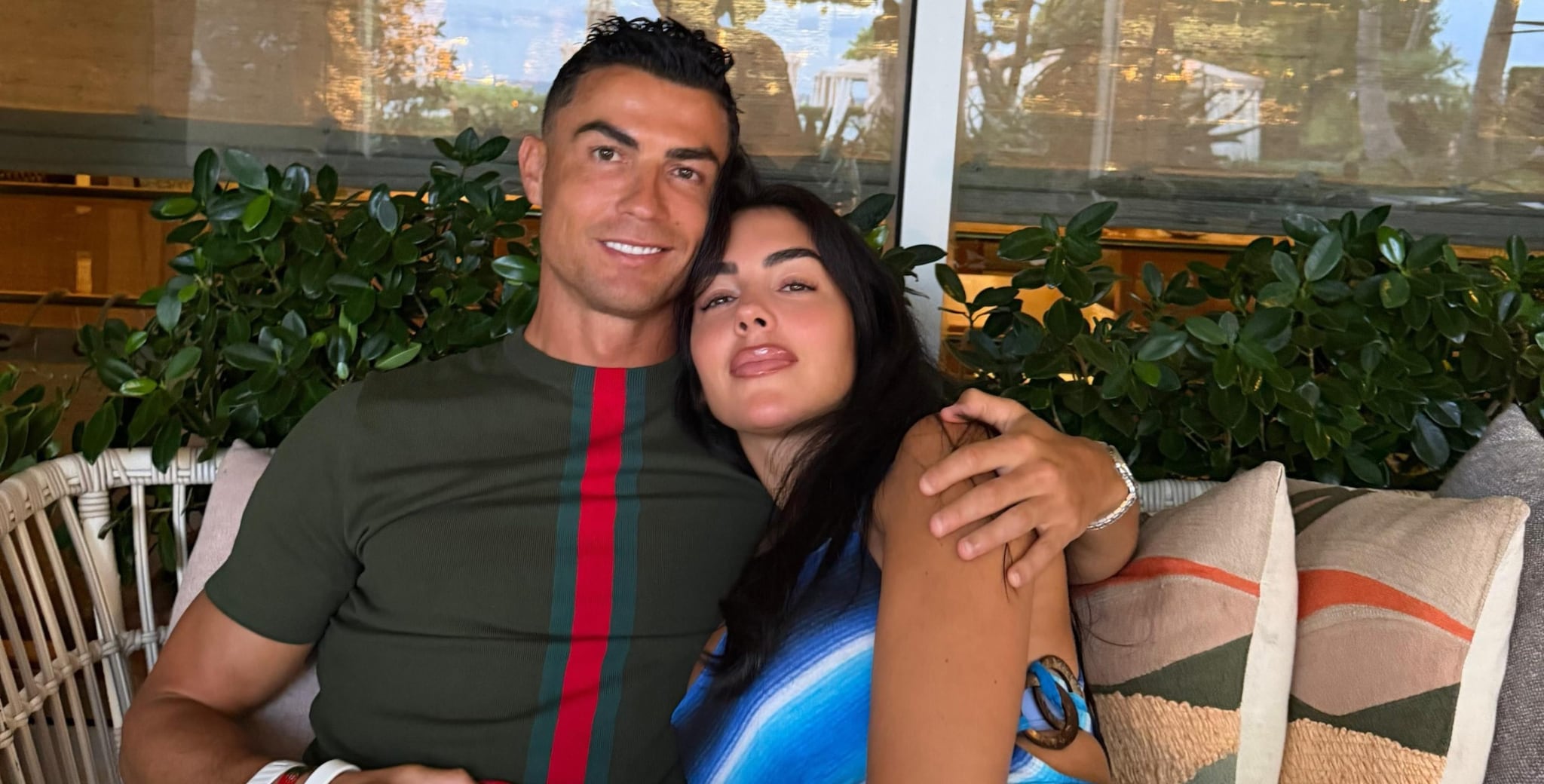 Ronaldo e Georgina vicini al sì, il matrimonio catalizza l'attenzione tra foto fatte con l'IA e date false