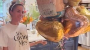 Meghan Markle compie 45 anni: festa casalinga tra palloncini e t-shirt dal messaggio ironico