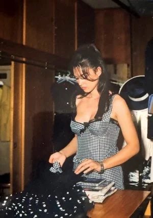 Monica Bellucci nell'atelier di Pina Alberti