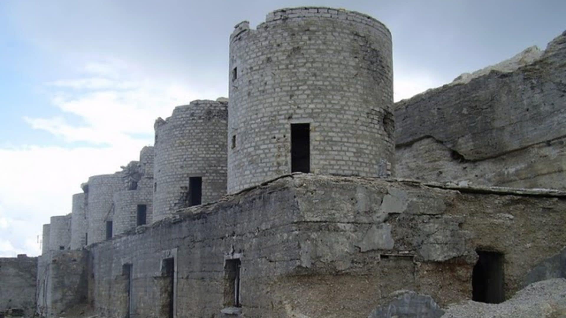 Forte dello Chaberton a rischio crollo: vietate le visite al sito storico sulle Alpi francesi