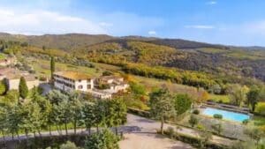 Acquistare un antico borgo in Toscana è possibile, bastano 10 milioni di euro