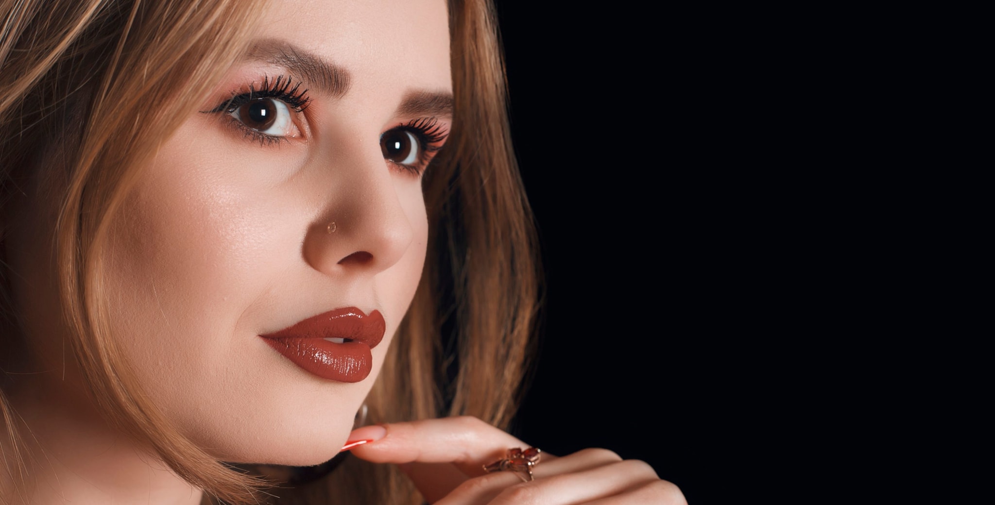 Chocolate lips col marrone protagonista: il make-up dell'autunno vuole labbra golose al cacao