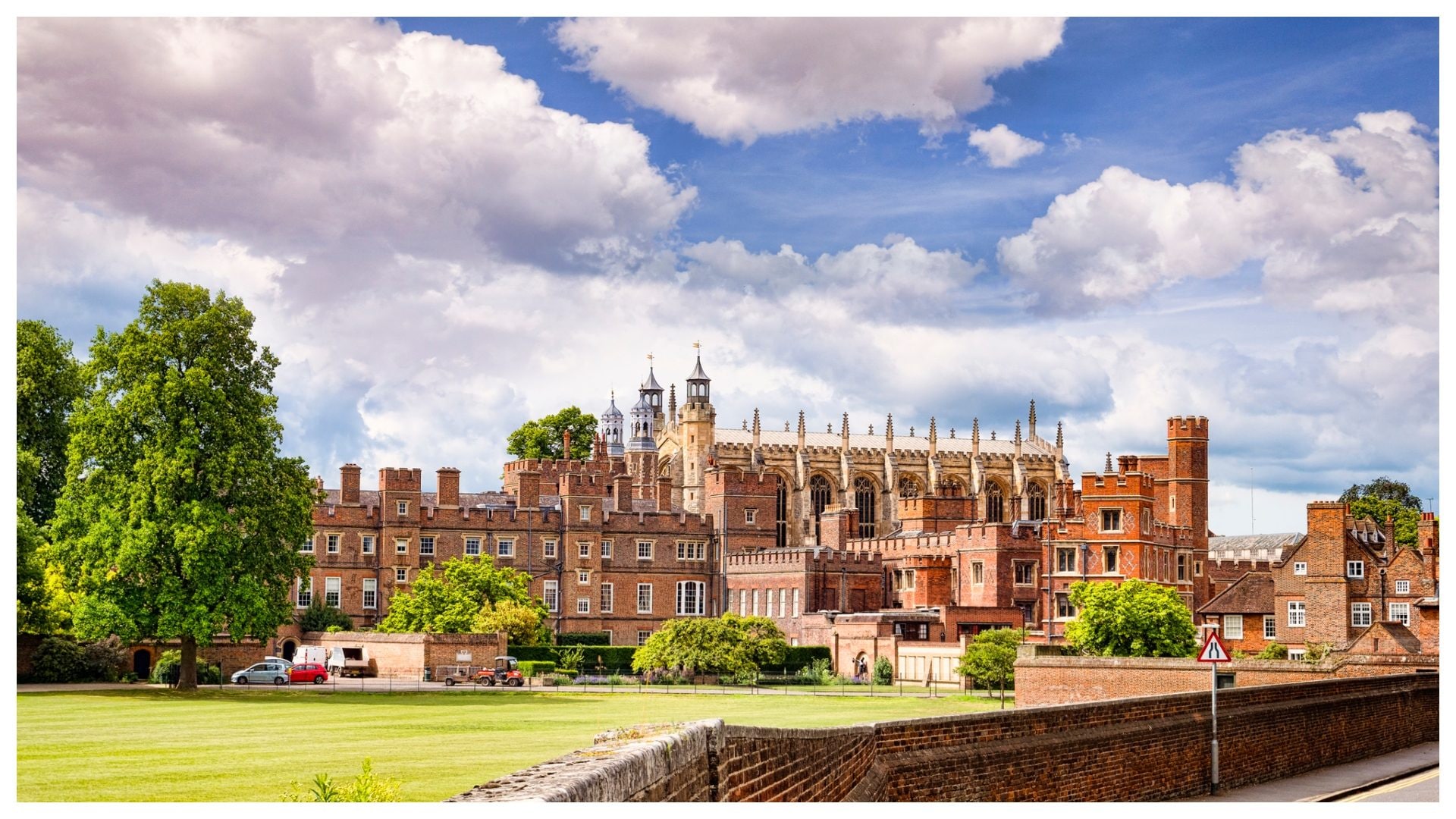 70mila euro all'anno per frequentare l'Eton College, la scuola del principe George, James Bond e Loki degli Avengers