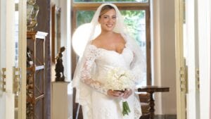 Ida De Filippo svela i dettagli nascosti nell'abito da sposa: "Stoffa blu e omaggio a mia madre"