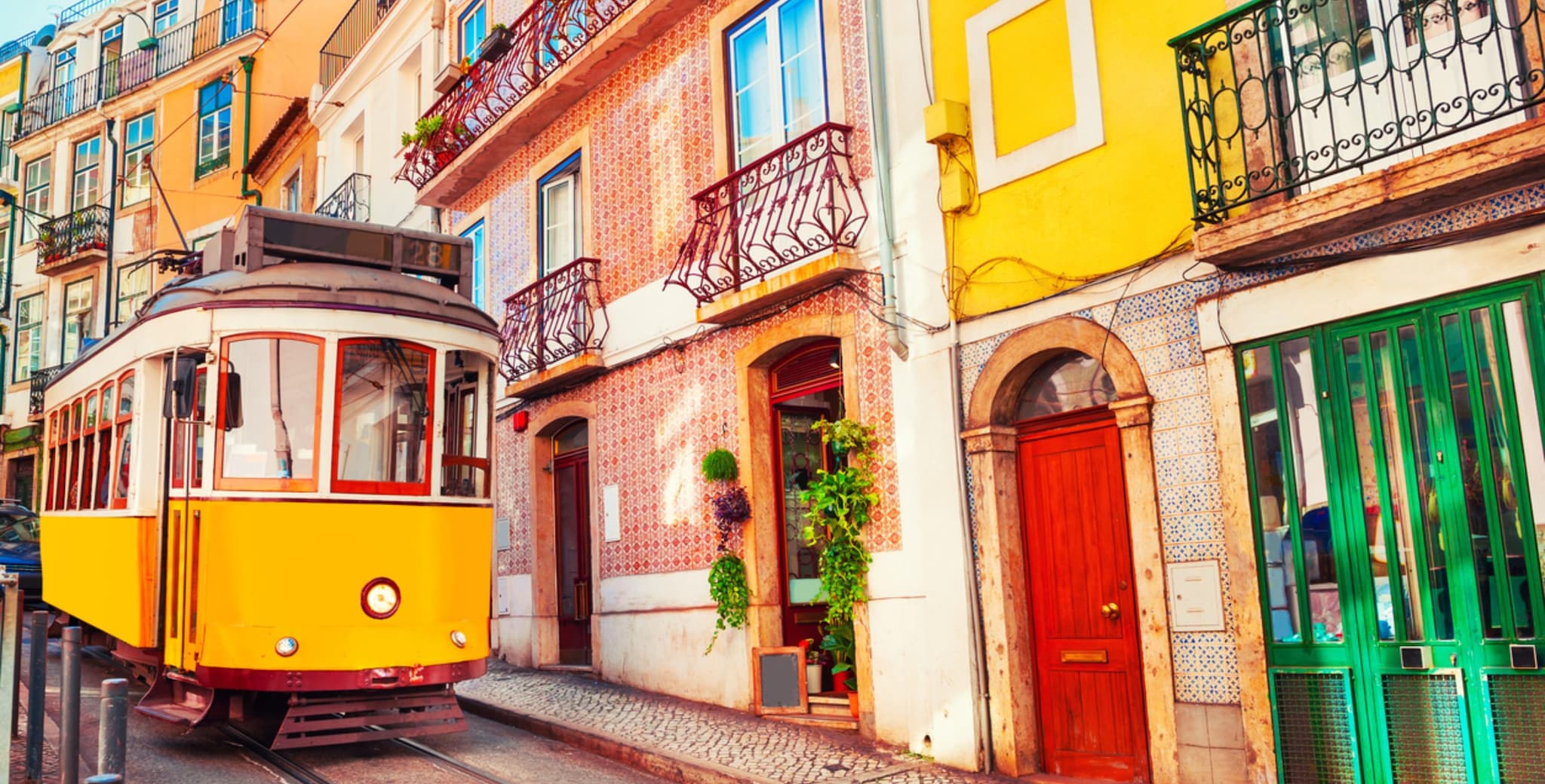 Lisbona è la destinazione di viaggio più felice del mondo: "Ha effetti positivi sull'umore"